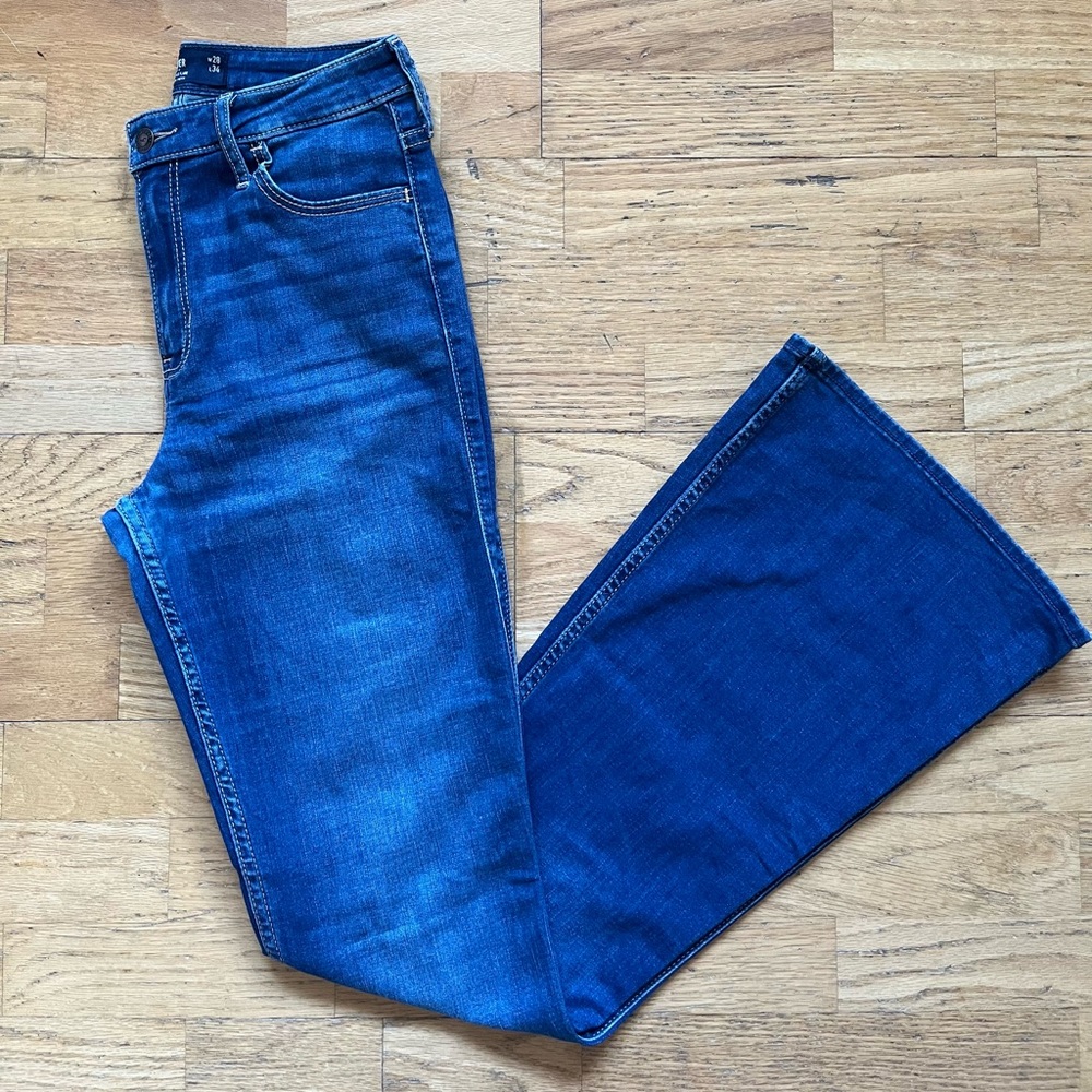 COPY - Hollister high rise dark wash stretch flare denim jeans size 7 (28) long